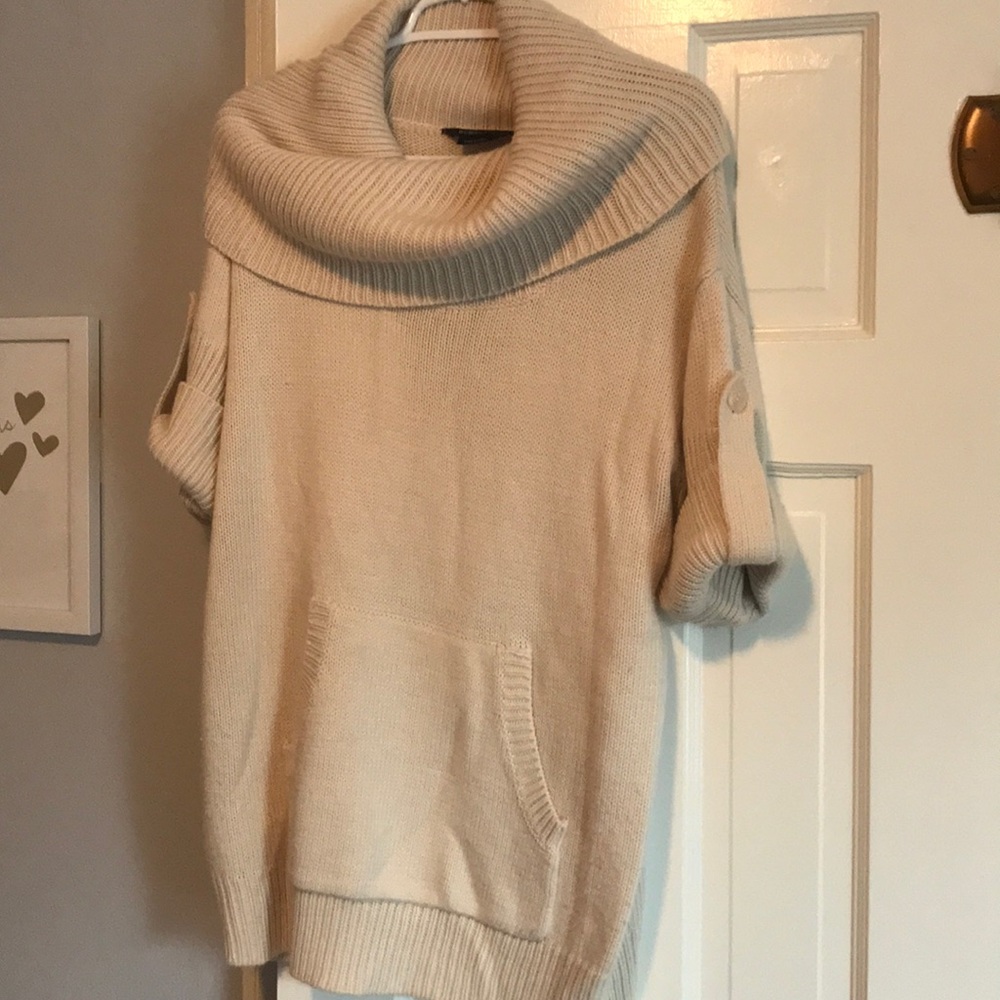 NWOT Sz S BCBG Sweater